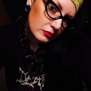 Meet your Posher, Lara